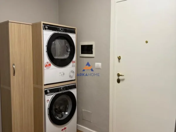 Tirane, jepet me qera apartament 2+1+Ballkon Kati 6, 85 m² 750 € 