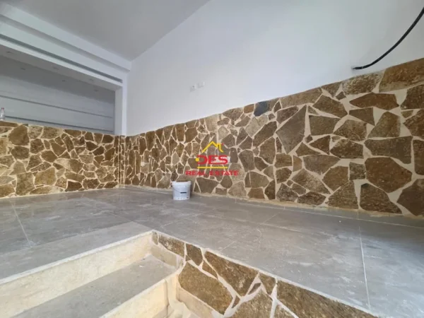 Vlore, jepet me qera ambjent biznesi Kati 0, 52 m² 350 € (Rruga Gjergj Arianiti)