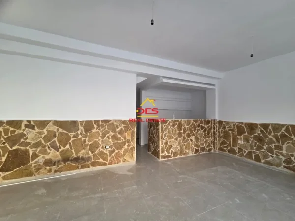 Vlore, jepet me qera ambjent biznesi Kati 0, 52 m² 350 € (Rruga Gjergj Arianiti)