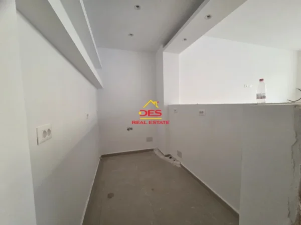 Vlore, jepet me qera ambjent biznesi Kati 0, 52 m² 350 € (Rruga Gjergj Arianiti)