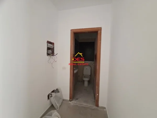 Vlore, jepet me qera ambjent biznesi Kati 0, 52 m² 350 € (Rruga Gjergj Arianiti)