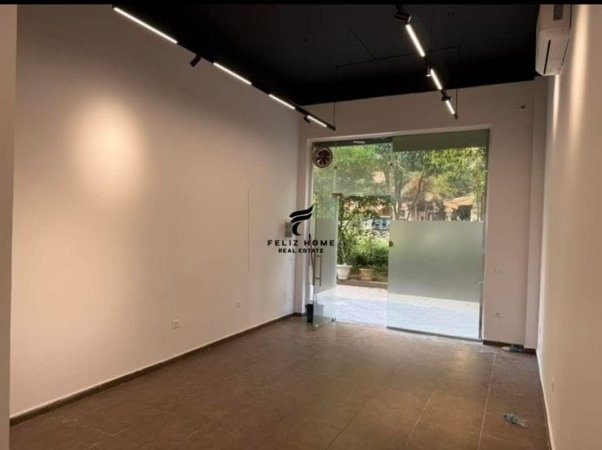 Tirane, jepet me qera zyre Kati 0, 33 m² 550 € (KOMUNA E PARISIT)