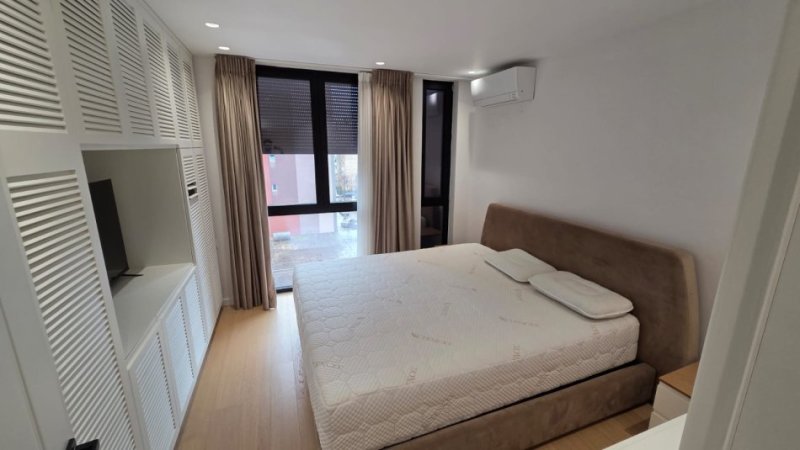 Tirane, jepet me qera apartament 2+1 Kati 3, 130 m² 1.200 € (Shkolla e Kuqe)