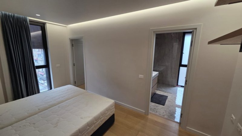 Tirane, jepet me qera apartament 2+1 Kati 3, 130 m² 1.200 € (Shkolla e Kuqe)