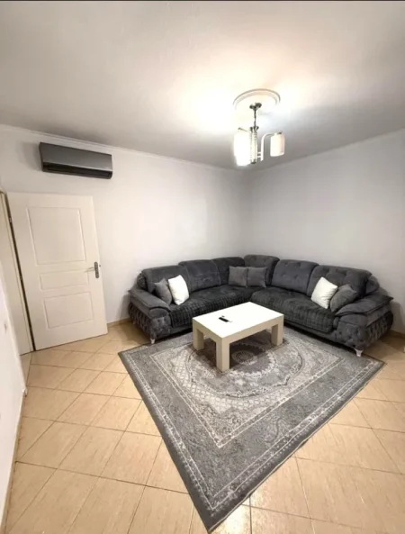 Jepet hyrje 2+1 me Qera ne 5 Maji,   400 €URO