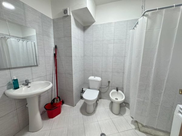 Tirane, jepet me qera apartament 1+1 Kati 7, 62 m² 430 €