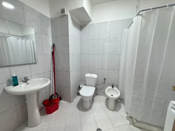 Tirane, jepet me qera apartament 1+1 Kati 7, 62 m² 430 €