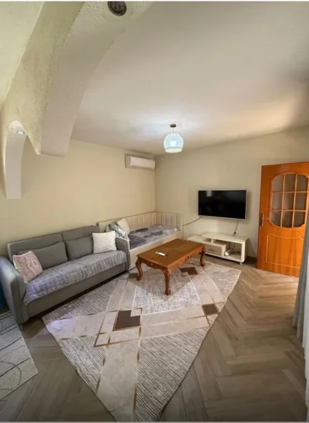 Jepet hyrje 2+1 me Qera ne 5 Maji,   400 €URO