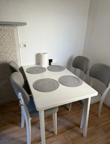 Jepet hyrje 2+1 me Qera ne 5 Maji,   400 €URO