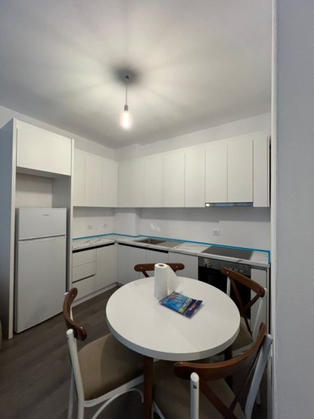 Tirane, jepet me qera apartament 2+1+Aneks+Ballkon Kati 2, 115 m² 550 €