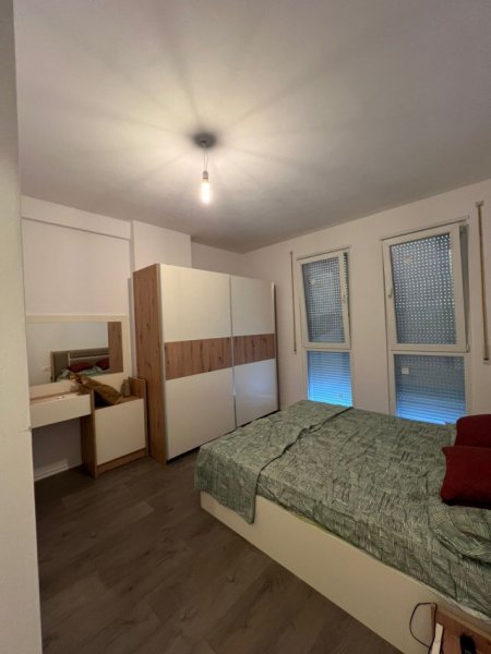 Tirane, jepet me qera apartament 2+1+Aneks+Ballkon Kati 2, 115 m² 550 €