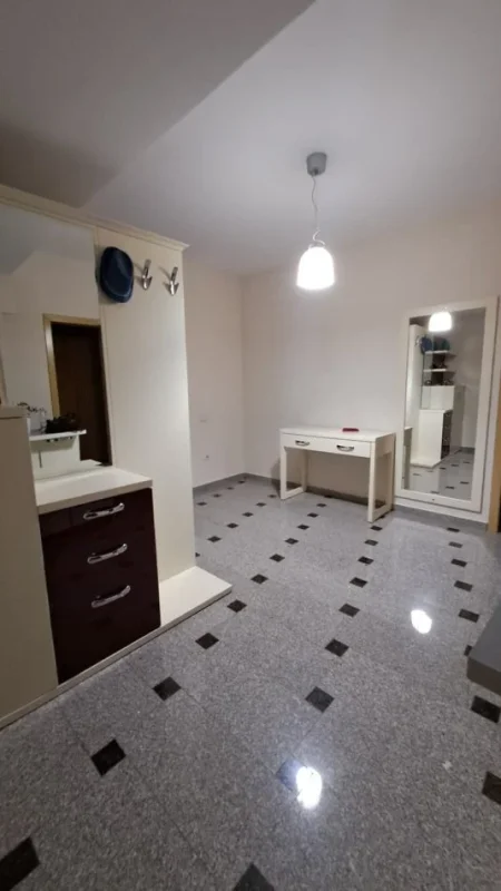 Tirane, shitet apartament 2+1 Kati 4, 81 m² 165.000 € (Vasil Shanto)