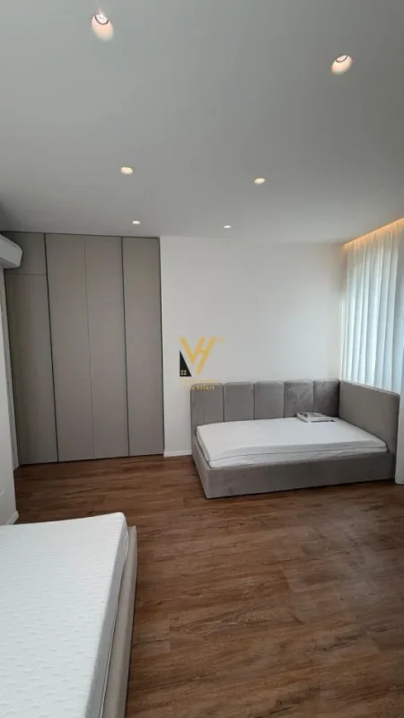 Tirane, jepet me qera apartament 2+1+Ballkon Kati 3, 120 m² 1.900 € (GREEN VALLEY 3, LIQENI I THATE)