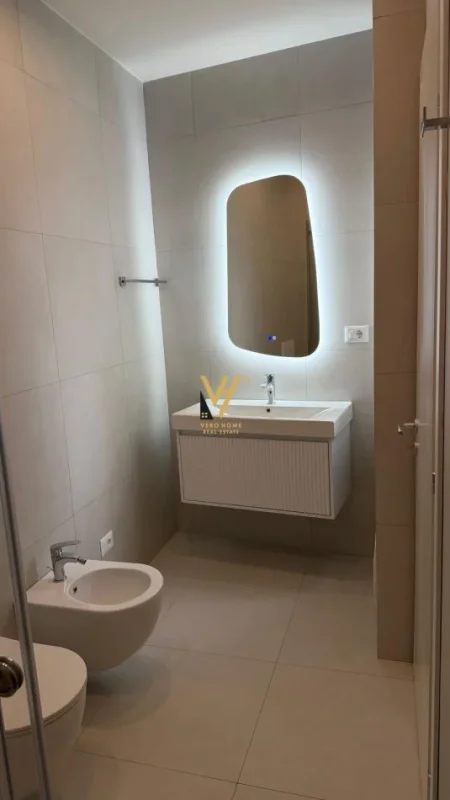 Tirane, jepet me qera apartament 2+1+Ballkon Kati 3, 120 m² 1.900 € (GREEN VALLEY 3, LIQENI I THATE)