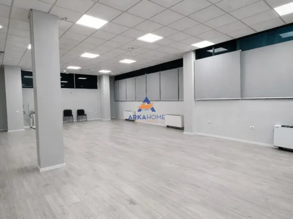 Tirane, jepet me qera zyre Kati 1, 655 m² 5.800 € 