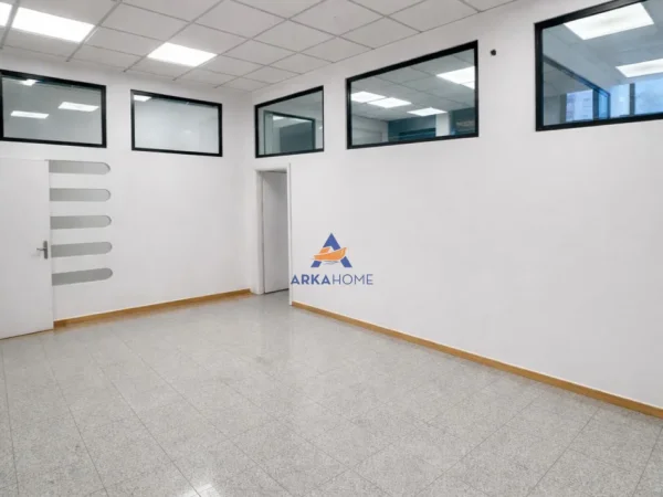 Tirane, jepet me qera zyre Kati 1, 655 m² 5.800 € 
