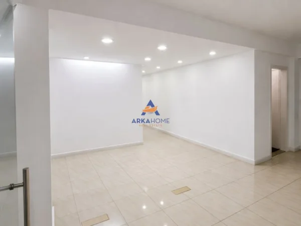 Tirane, jepet me qera zyre Kati 1, 655 m² 5.800 € 