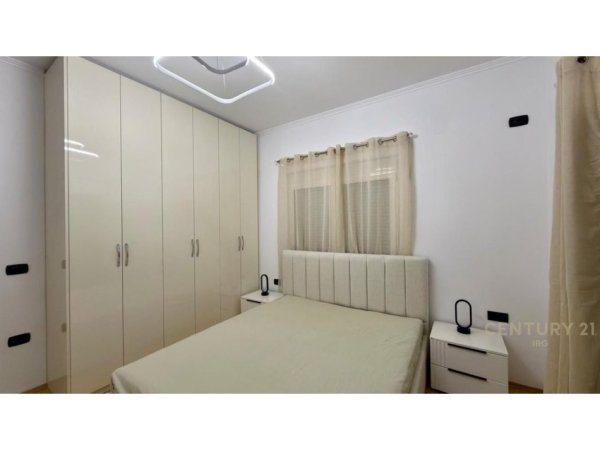 Tirane, jepet me qera apartament 1+1 Kati 3, 45 m² 500 € (Rruga Dibres tek Medreseja)