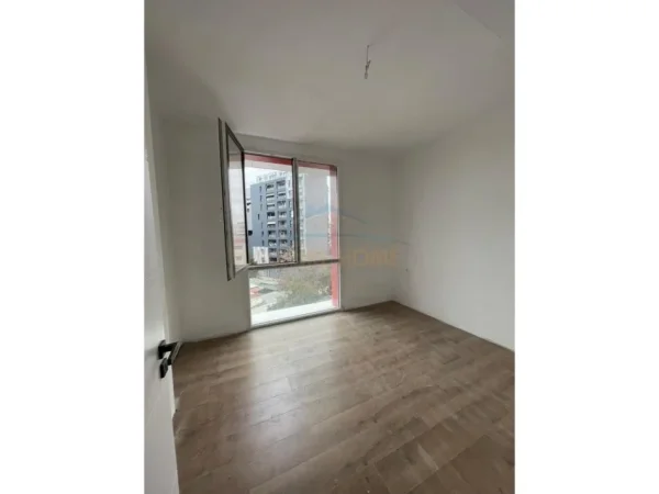 Tirane, shitet apartament 1+1 Kati 3, 55 m² 105.000 € (Rruga e Dibres)