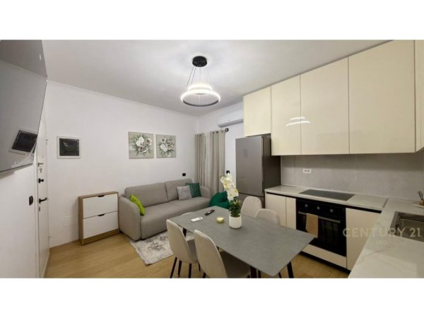 Tirane, jepet me qera apartament 1+1 Kati 3, 45 m² 500 € (Rruga Dibres tek Medreseja)