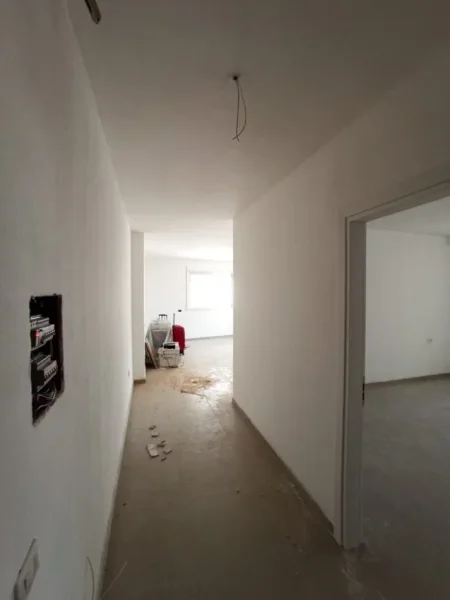 Tirane, jepet me qera zyre Kati 6, 70 m² 650 € (TEK DONIKA CENTER, QENDER)