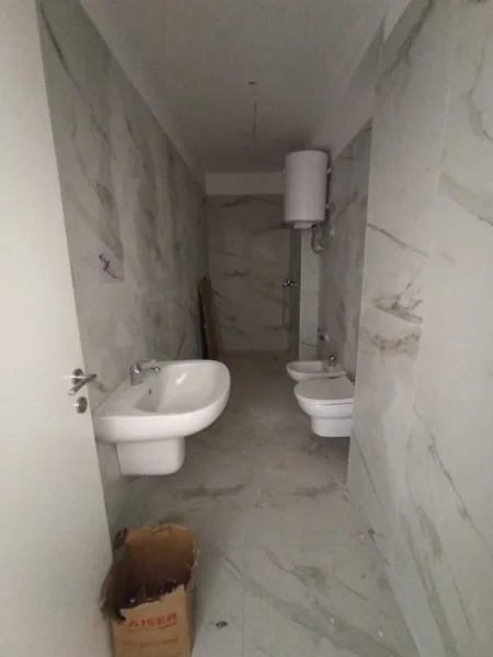 Tirane, jepet me qera zyre Kati 6, 70 m² 650 € (TEK DONIKA CENTER, QENDER)