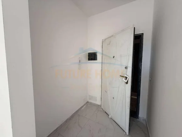 Tirane, shitet apartament 1+1 Kati 5, 83 m² 149.000 € (DOGANA)