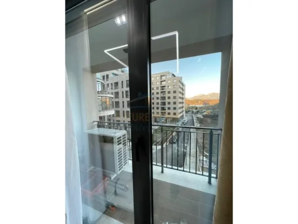 Tirane, jepet me qera apartament 2+1+2+2Poste Kati 2, 99 m² 1.400 € (Liqeni i Thate , Prane Radisson Hotel)