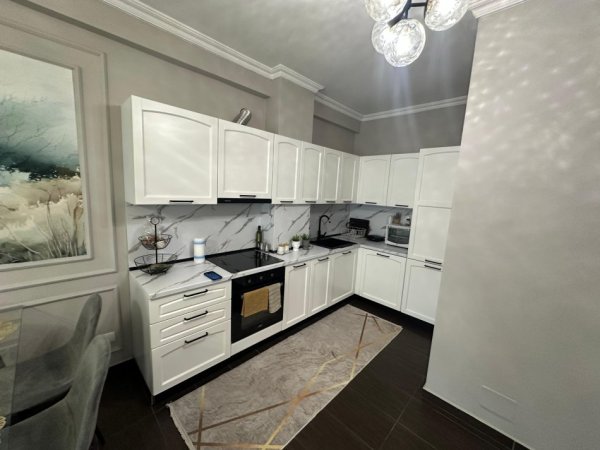 Tirane, jepet me qera apartament 2+1 Kati 7, 900 € 