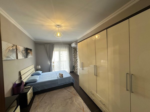Tirane, jepet me qera apartament 2+1 Kati 7, 900 € 