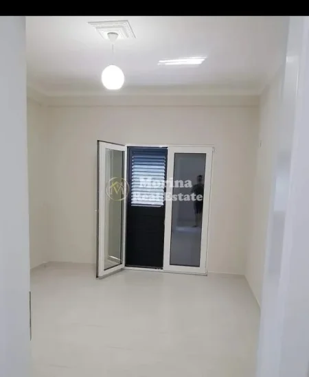 Tirane, jepet me qera apartament 3+1 Kati 2, 140 m² 500 € (Qytet Studenti)