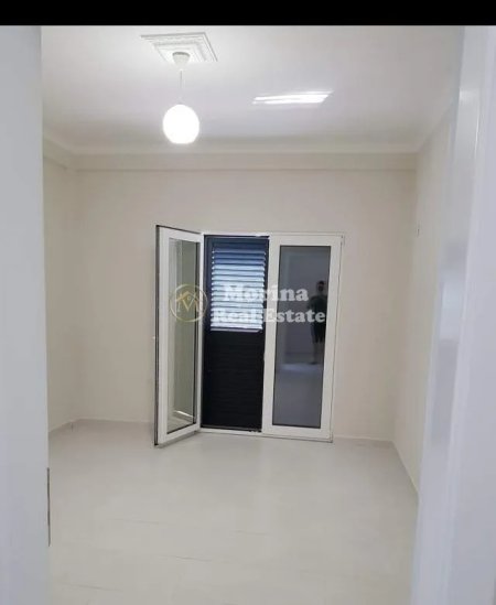 Tirane, jepet me qera shtepi 3+1 Kati 2, 140 m² 700 € (Vilat Gjermane)
