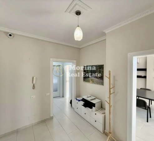 Tirane, jepet me qera shtepi 3+1 Kati 2, 140 m² 700 € (Vilat Gjermane)