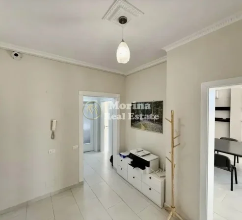 Tirane, jepet me qera apartament 3+1 Kati 2, 140 m² 500 € (Qytet Studenti)