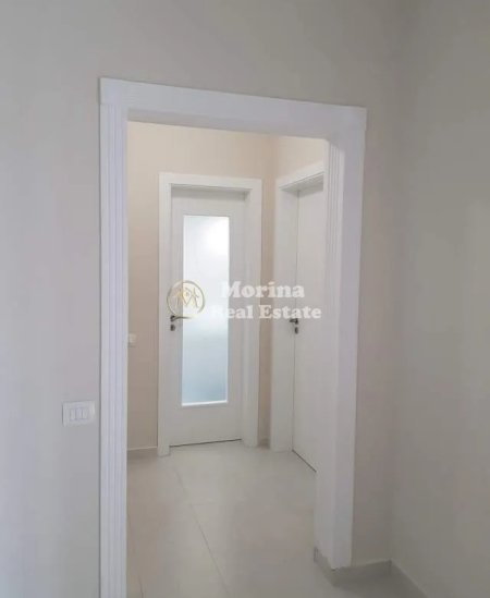 Tirane, jepet me qera shtepi 3+1 Kati 2, 140 m² 700 € (Vilat Gjermane)