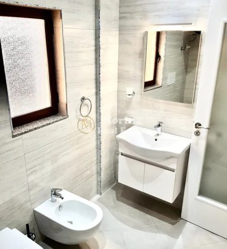Tirane, jepet me qera shtepi 3+1 Kati 2, 140 m² 700 € (Vilat Gjermane)