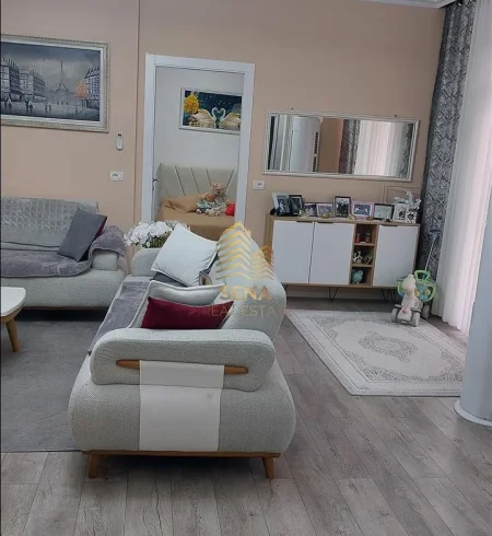 Tirane, shitet apartament 2+1+Ballkon Kati 1, 82 m² 150.000 € (Fresku)