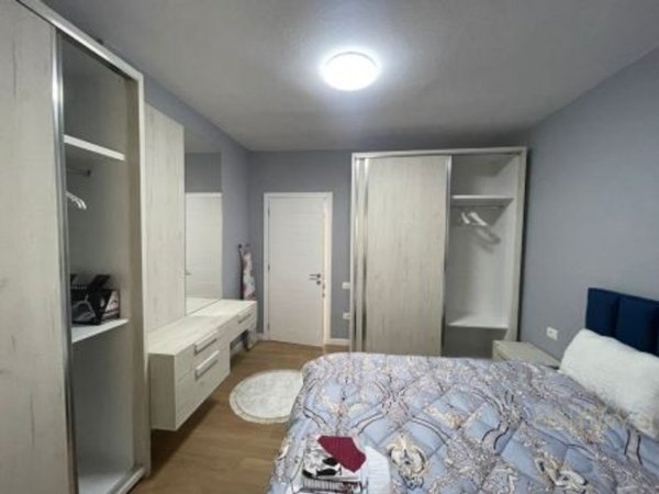 Tirane, jepet me qera apartament 1+1 Kati 1, 68 m² 700 € (Kafe Flora)