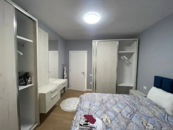 Tirane, jepet me qera apartament 1+1 Kati 1, 68 m² 700 € (Kafe Flora)