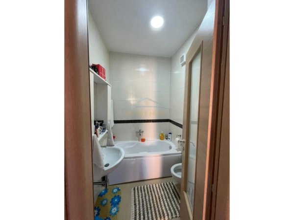 Tirane, shitet apartament 2+1 Kati 2, 100 m² 255.000 € (LIQENI I THATE)