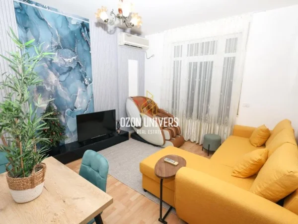 Tirane, jepet me qera apartament 2+1+Ballkon Kati 3, 95 m² 1.200 € (Kopshti Botanik)