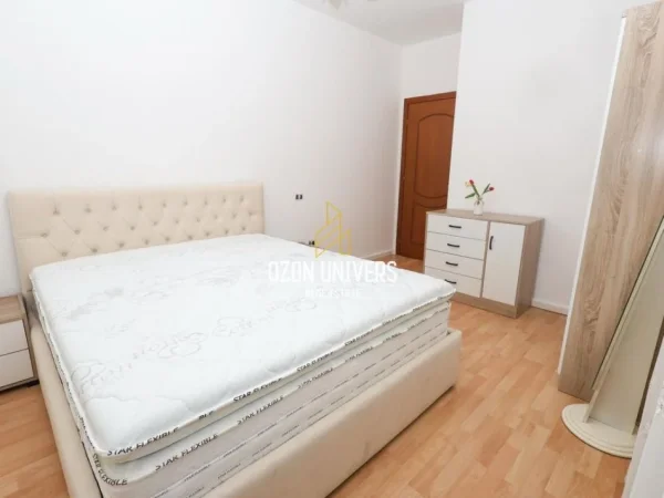 Tirane, jepet me qera apartament 2+1+Ballkon Kati 3, 95 m² 1.200 € (Kopshti Botanik)