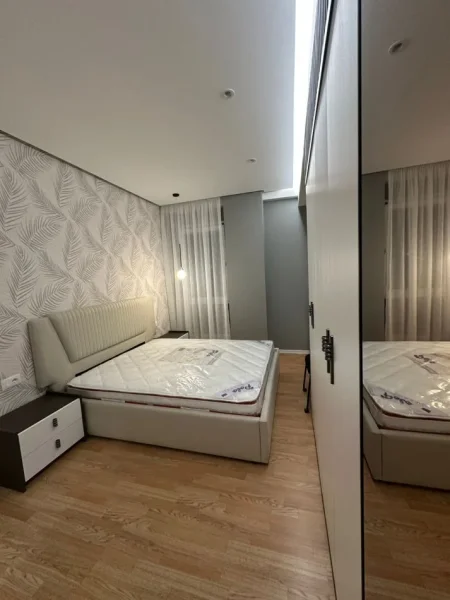 Tirane, jepet me qera apartament 2+1+Ballkon Kati 3, 100 m² 1.200 € (Qender)