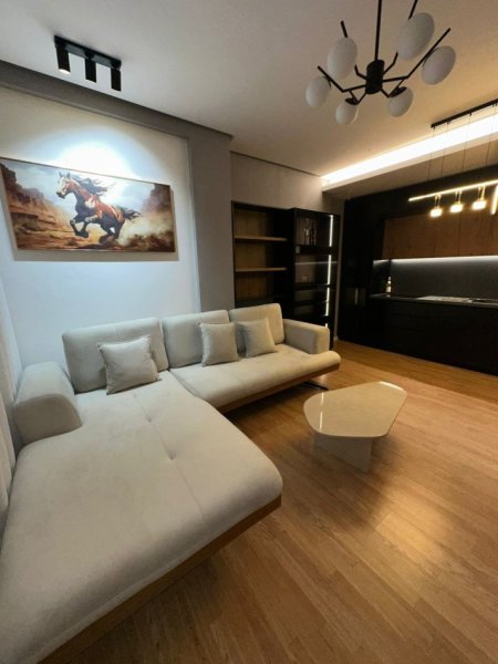 Tirane, jepet me qera apartament 2+1+Ballkon Kati 3, 100 m² 1.200 € (Qender)