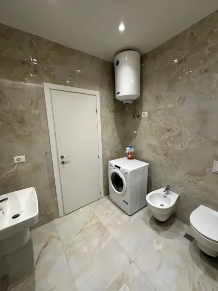 Tirane, jepet me qera apartament 2+1+Ballkon Kati 3, 100 m² 1.200 € (Qender)