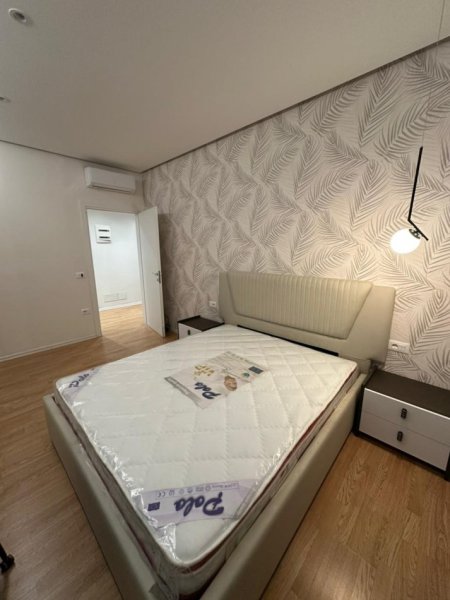 Tirane, jepet me qera apartament 2+1+Ballkon Kati 3, 100 m² 1.200 € (Qender)