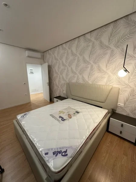 Tirane, jepet me qera apartament 2+1+Ballkon Kati 3, 100 m² 1.200 € (Qender)