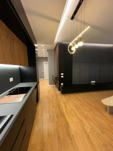 Tirane, jepet me qera apartament 2+1+Ballkon Kati 3, 100 m² 1.200 € (Qender)