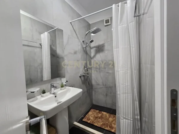 Tirane, shitet apartament 1+1 Kati 4, 35 m² 83.000 € (Komuna e Parisit)