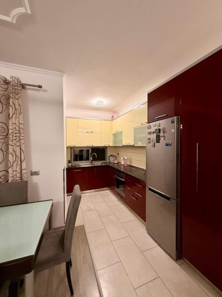 Tirane, jepet me qera apartament 2+1 Kati 4, 100 m² 600 € (RRUGA E DIBRES)